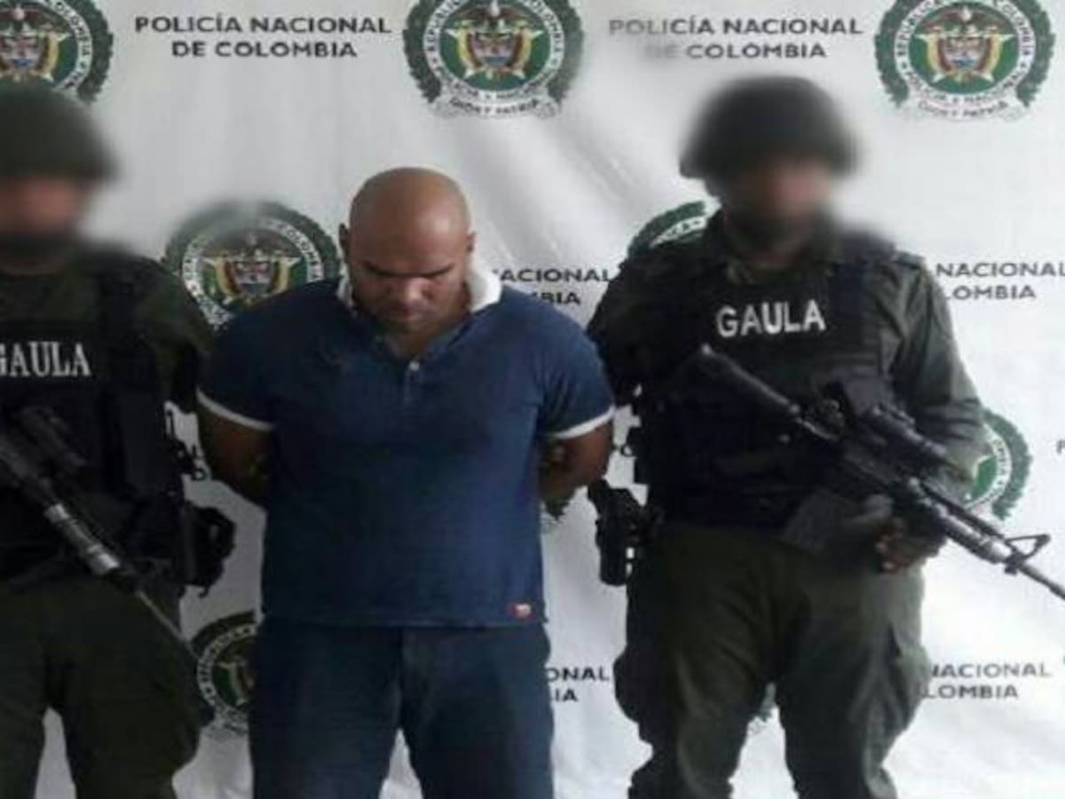 Capturan a docente señalado de exigir encuentro sexual a una alumna