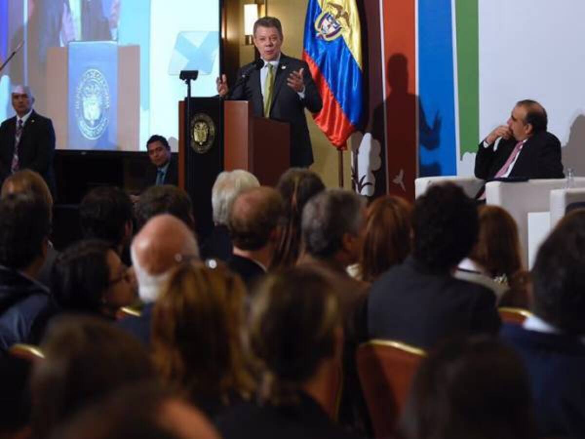 El Gobierno no volverá a asperjar sobre los cultivos ilícitos: Santos