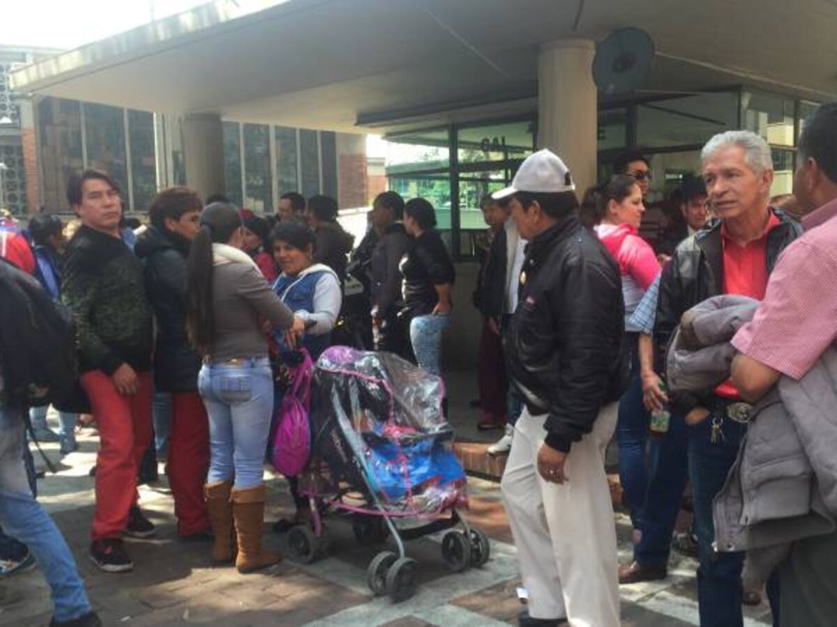 Desalojan más de 300 vendedores informales de la Calle 72 en Bogotá