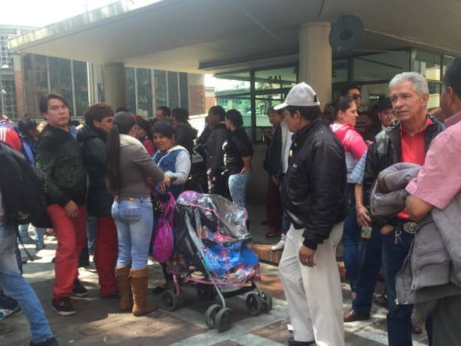 Desalojan más de 300 vendedores informales de la Calle 72 en Bogotá