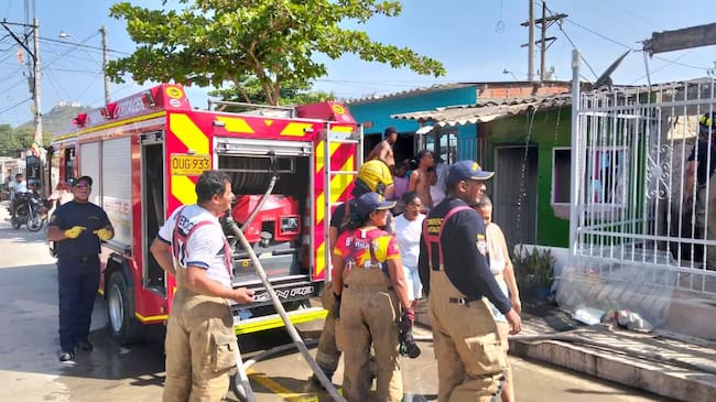 El incendio fue controlado por los bomberos. // Colprensa