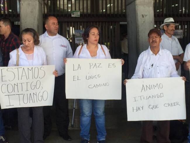 Con minuto de silencio en Medellín se solidarizaron con Ituango