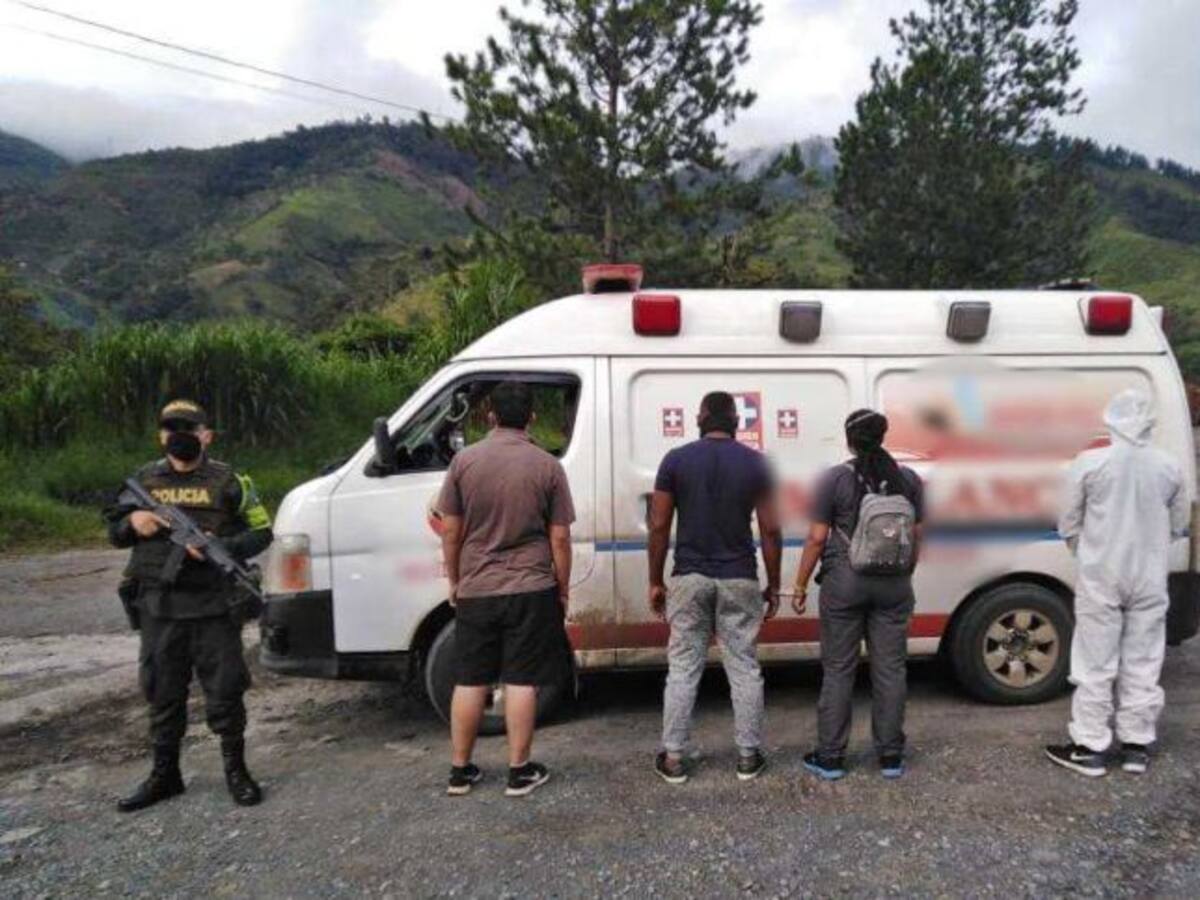 Transportaban migrantes como pacientes COVID para burlar a las autoridades