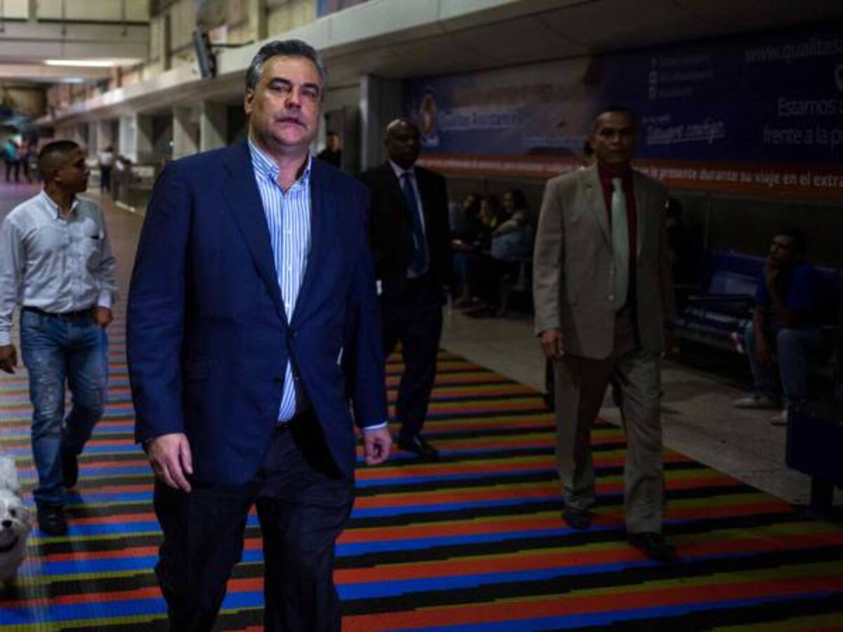 Embajador español en Venezuela viaja a Madrid tras su expulsión