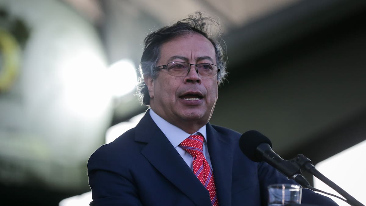 “Jamás aceptaré la orden de captura de nuestro ministro Velásquez”: Petro