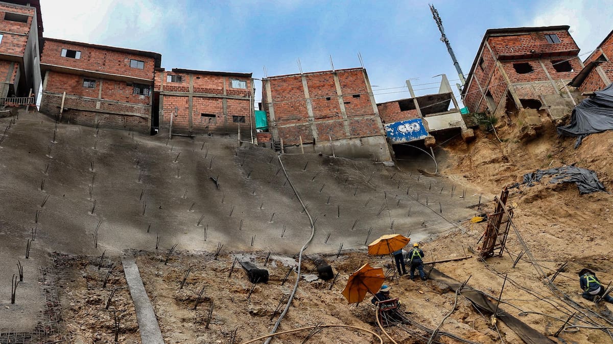 Sigue la construcción de una pantalla anclada en Asomiflor: Su entrega se retrasará dos meses