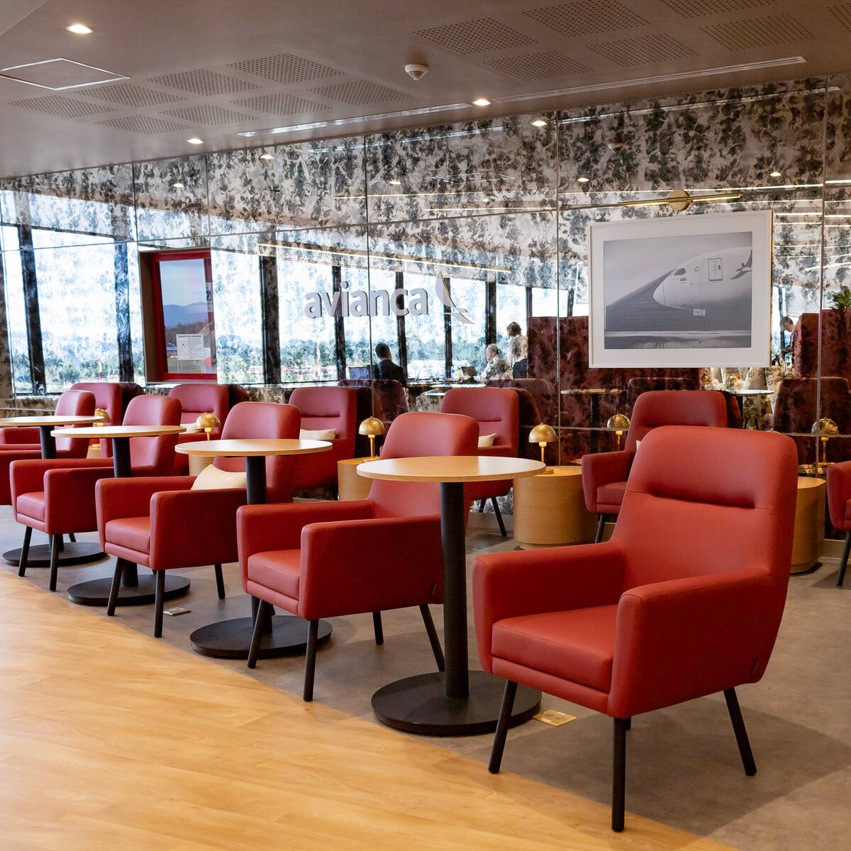 Avianca y LifeMiles reabren la sala VIP del aeropuerto JMC