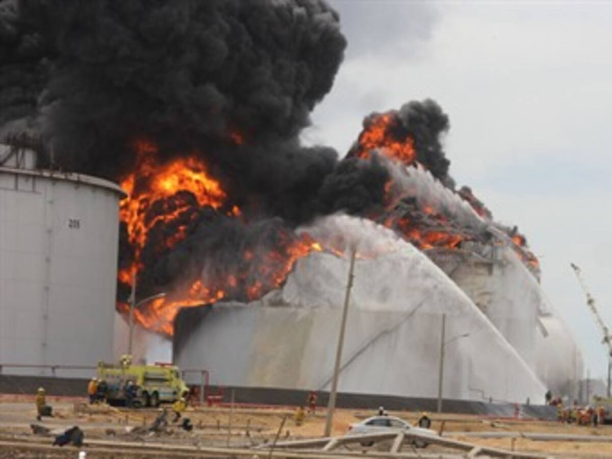 Se incendió un tercer tanque de la refinería más grande de Venezuela