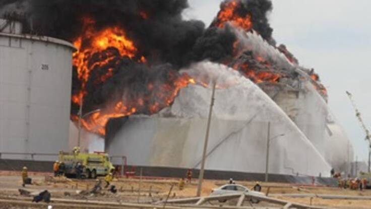 Se incendió un tercer tanque de la refinería más grande de Venezuela