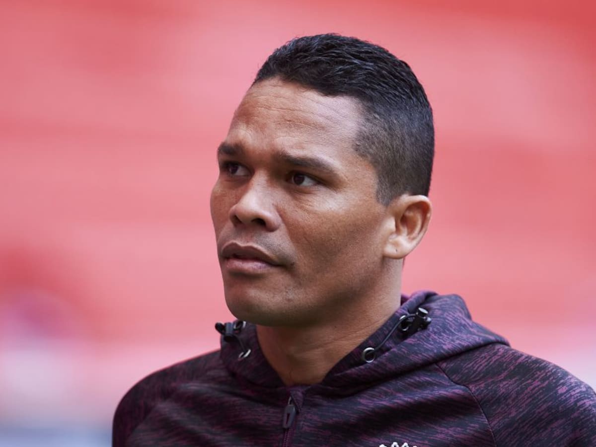 Unas 'joyas': Carlos Bacca muestra su colección de camisetas de fútbol