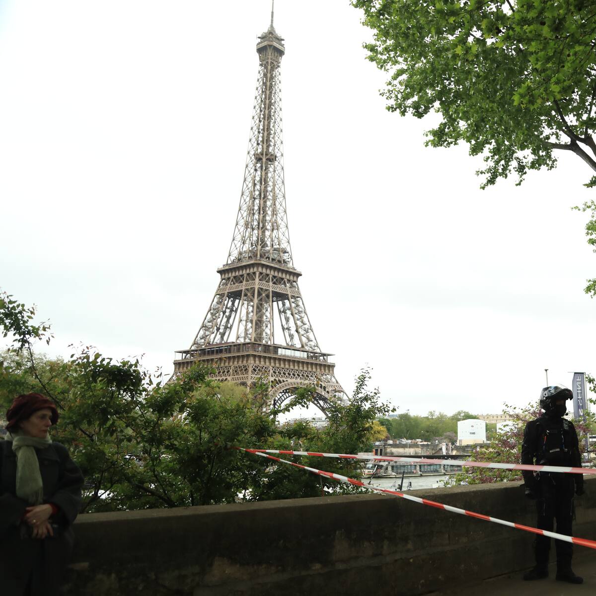 Policía francesa detiene hombre que amenazaba con inmolarse en Embajada iraní en París