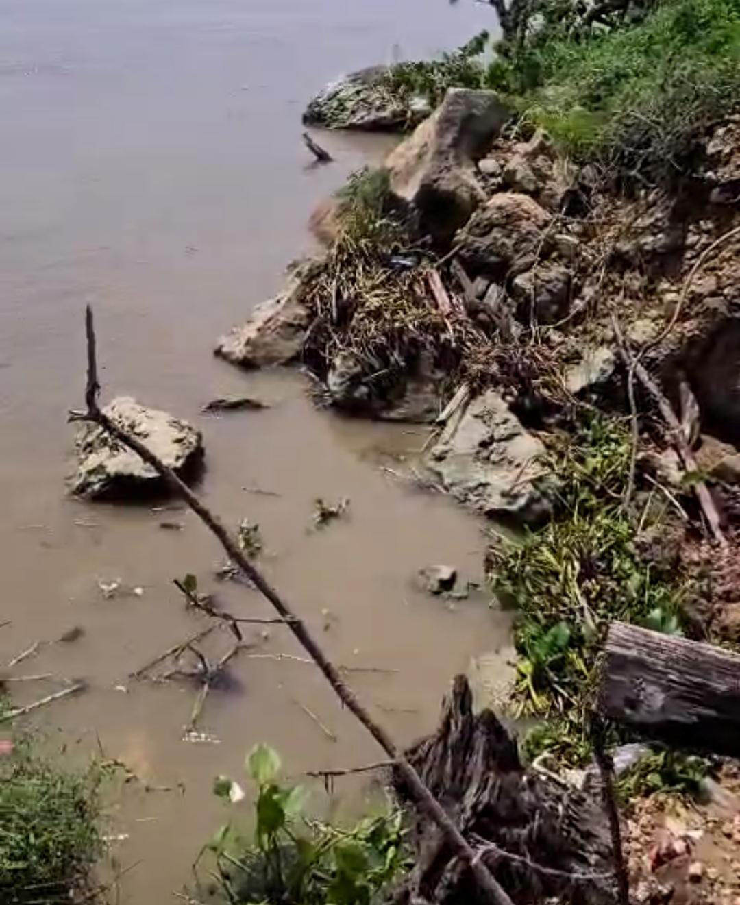 Socavaciones y deterioro en el Tajamar Occidental. Foto: Cortesía