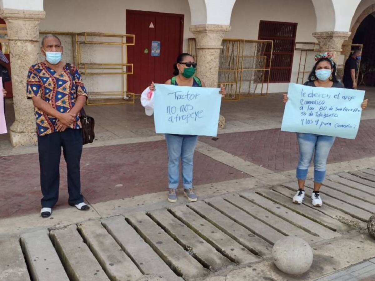 Comerciantes de Santa Rita exigen pagos en la Alcaldía de Cartagena