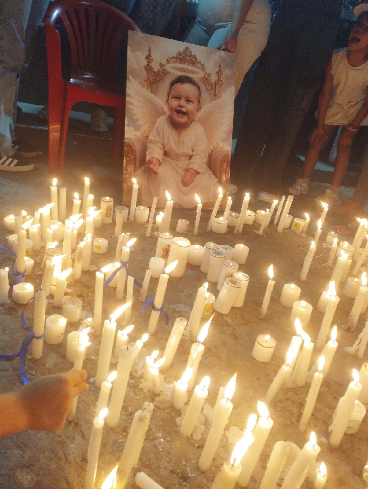 Con una velatón, comunidad de La Laguna exigió justicia por bebé de 10 meses asesinado en un hurto. / Foto: Cortesía comunidad.