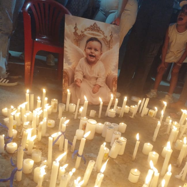 Con una velatón, comunidad de La Laguna exigió justicia por bebé de 10 meses asesinado en un hurto. / Foto: Cortesía comunidad.