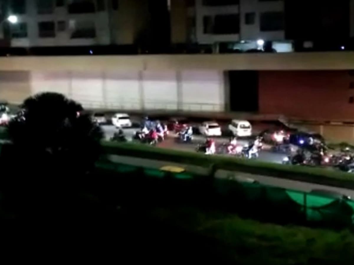 En Armenia se registraron caravanas, pese a prohibiciones