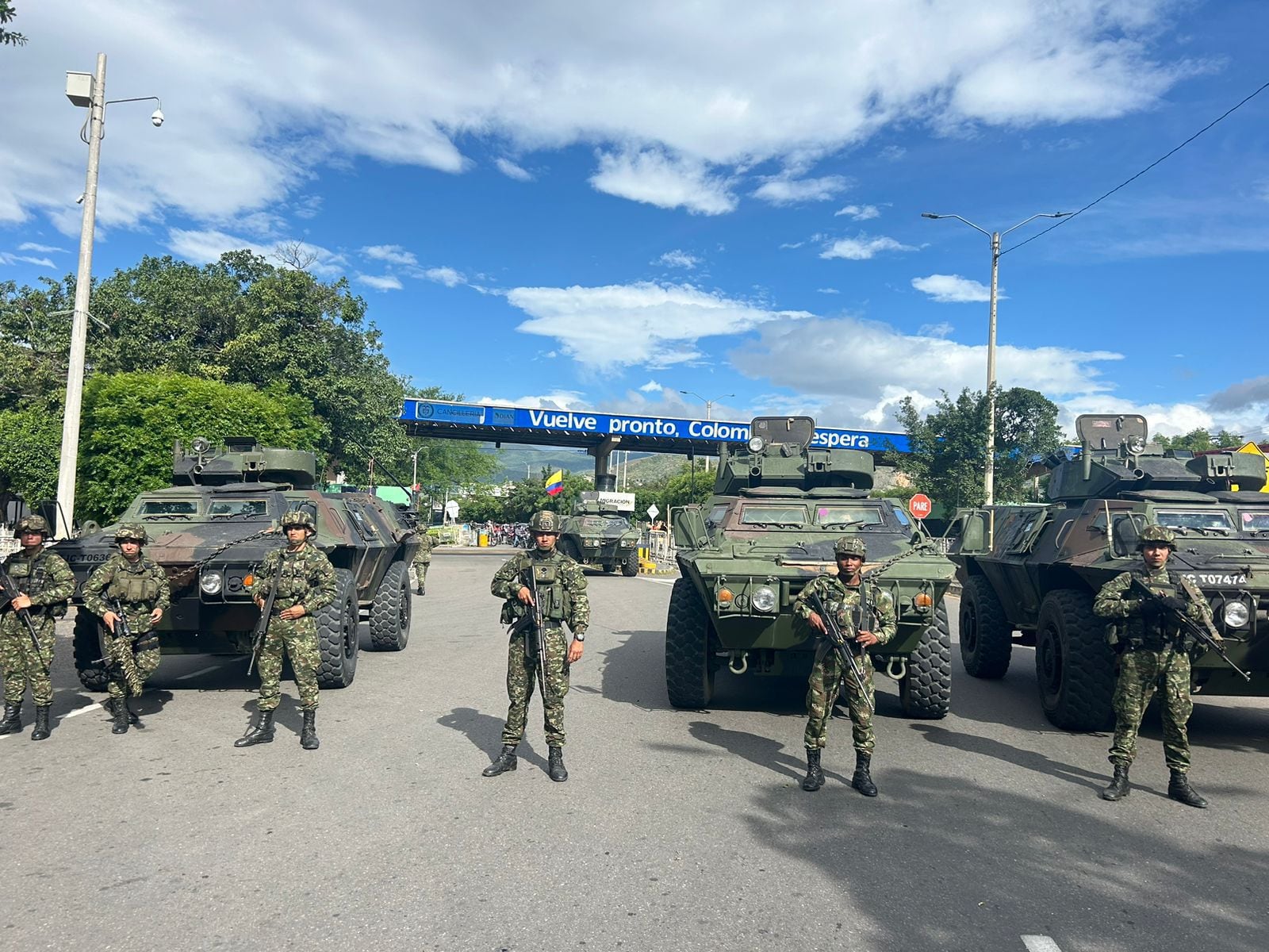 Tanquetas del Ejército en el puente internacional Simón Bolívar / Foto: Suministrada por el Ejército Nacional