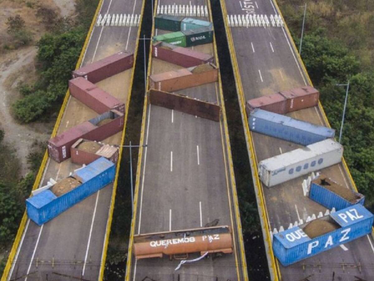 Piden a Maduro retirar los contenedores de los puentes internacionales
