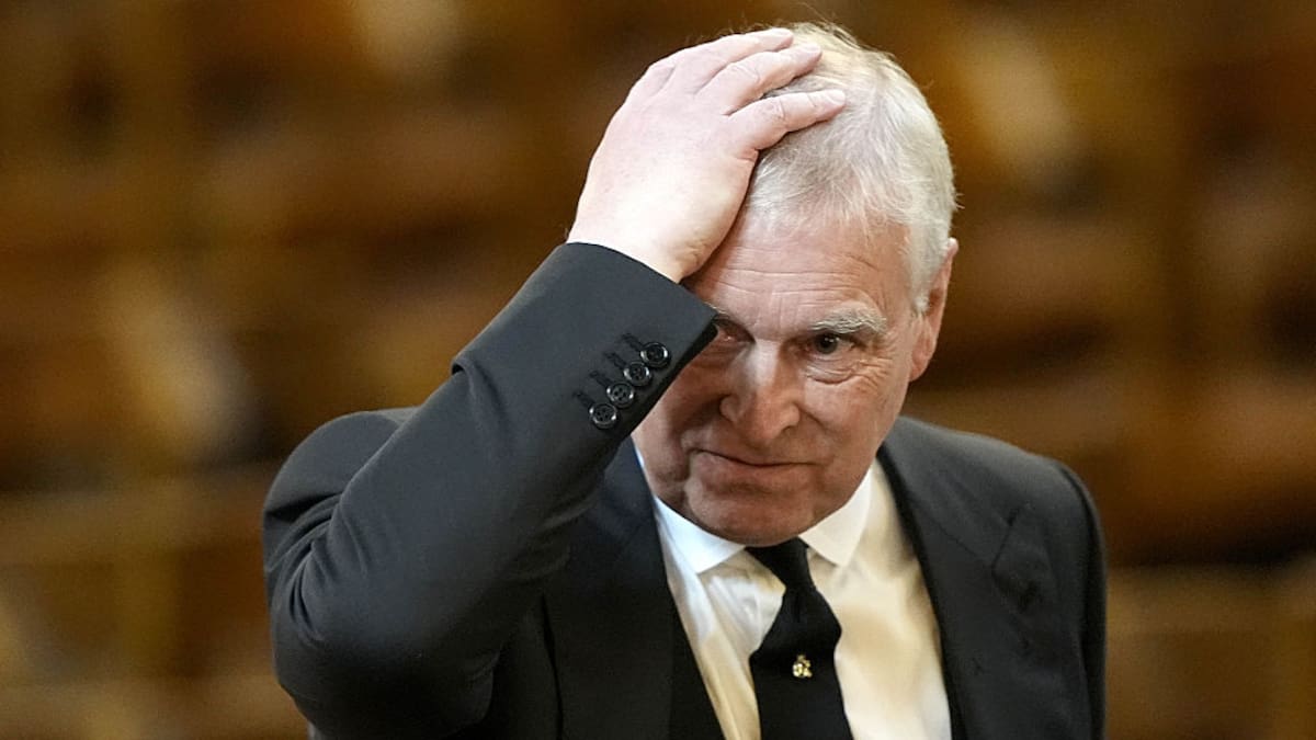 ¿La familia real puede sacar al expríncipe Andrés de la línea de sucesión?