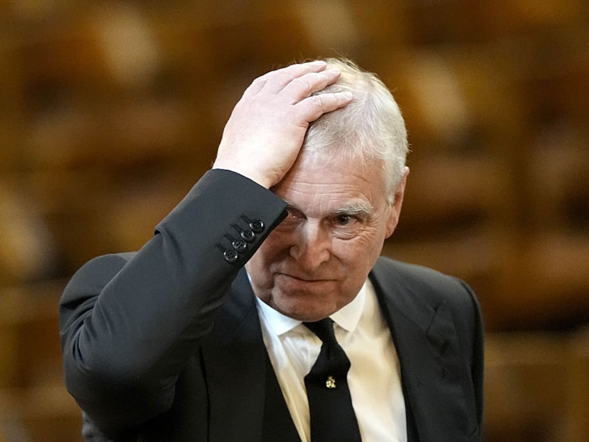 ¿La familia real puede sacar al expríncipe Andrés de la línea de sucesión?