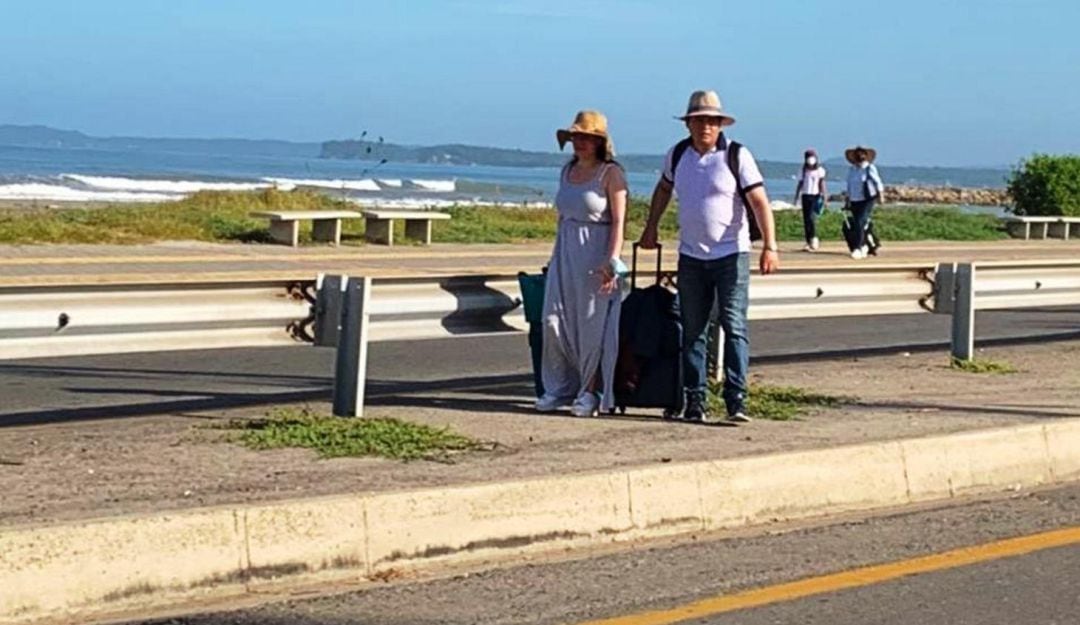 El plan de manejo de tráfico tuvo falencias y miles de turistas tuvieron que caminar hasta el aeropuerto Rafael Núñez 