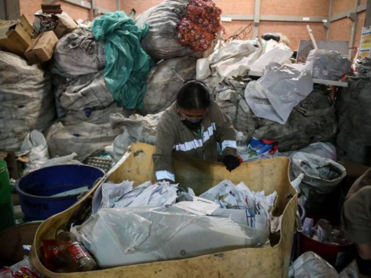 Recicladores realizan protesta ante la Uaesp por incumplimiento en pago de salarios