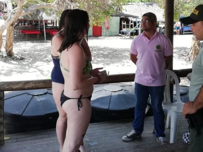 Cobran 350 mil pesos a 2 turistas por un masaje y una carpa en Playa Blanca