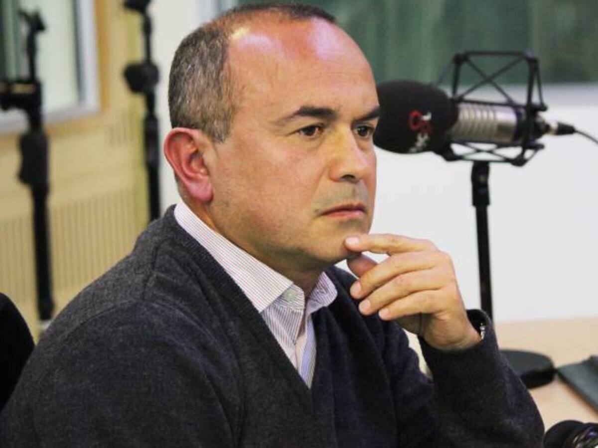 Uribe ha sido coherente; Pastrana no: Cuervo