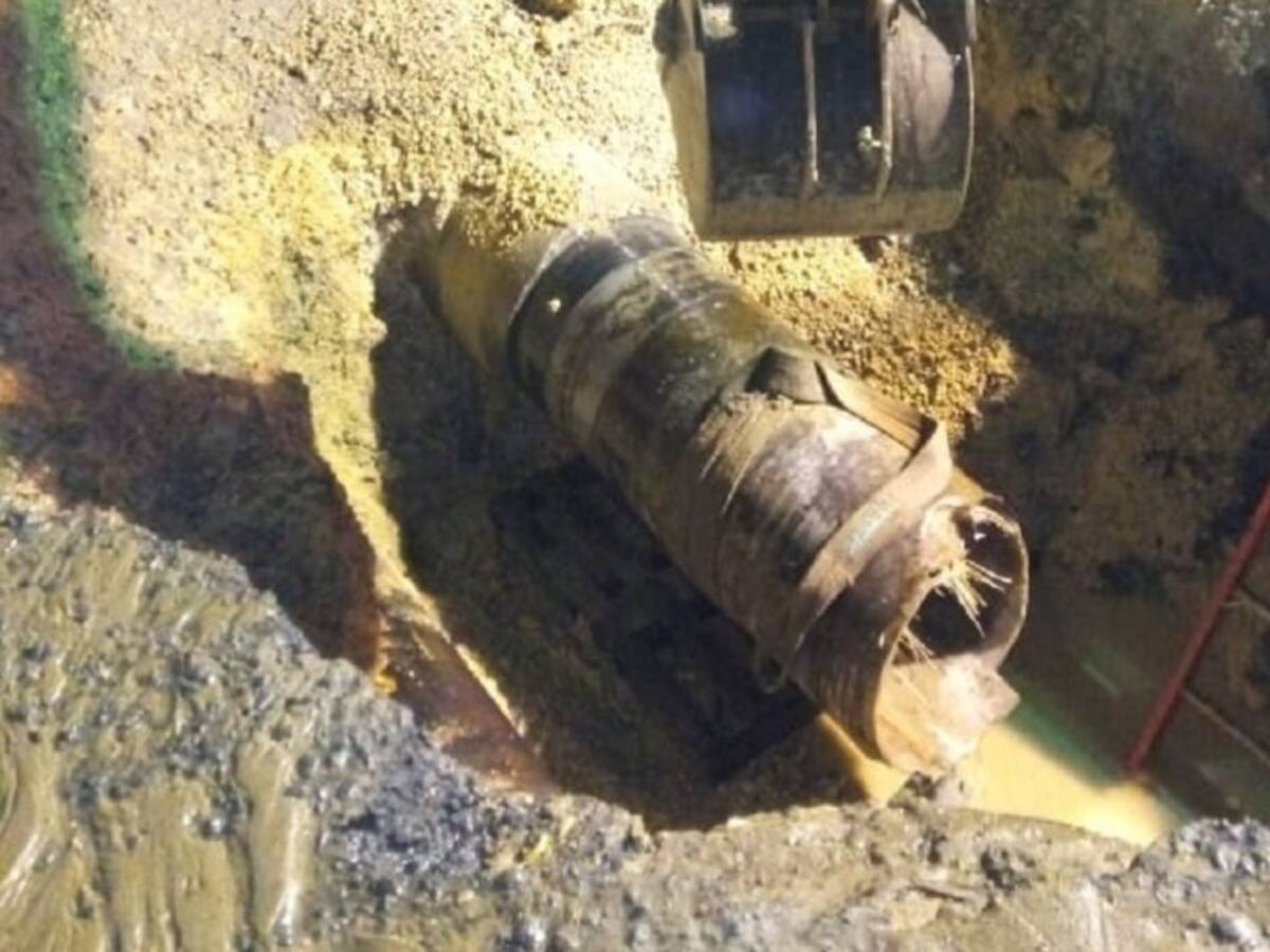Lluvias retrasaron reparación de tubo de acueducto averiado en Cartagena