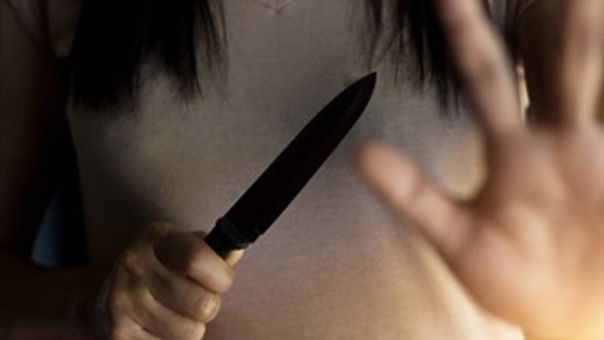 Mujer fue apuñalada dentro de su casa por un ladrón