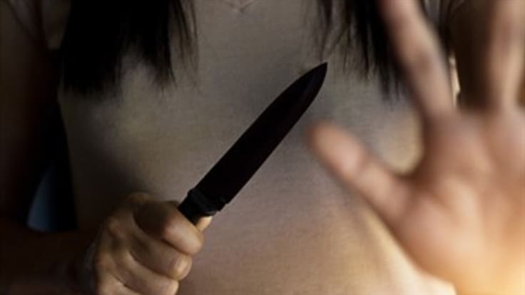 Mujer fue apuñalada dentro de su casa por un ladrón