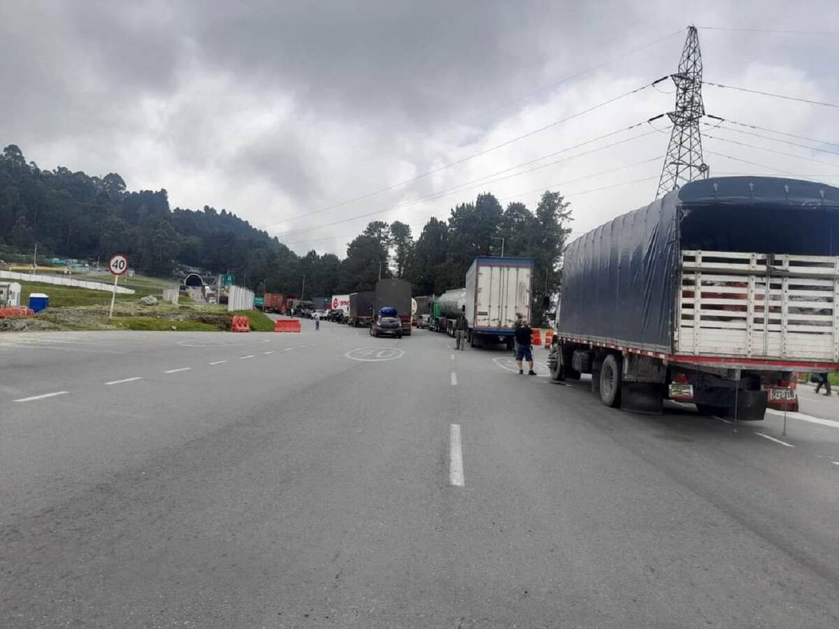 Retorna la normalidad en vías del Tolima