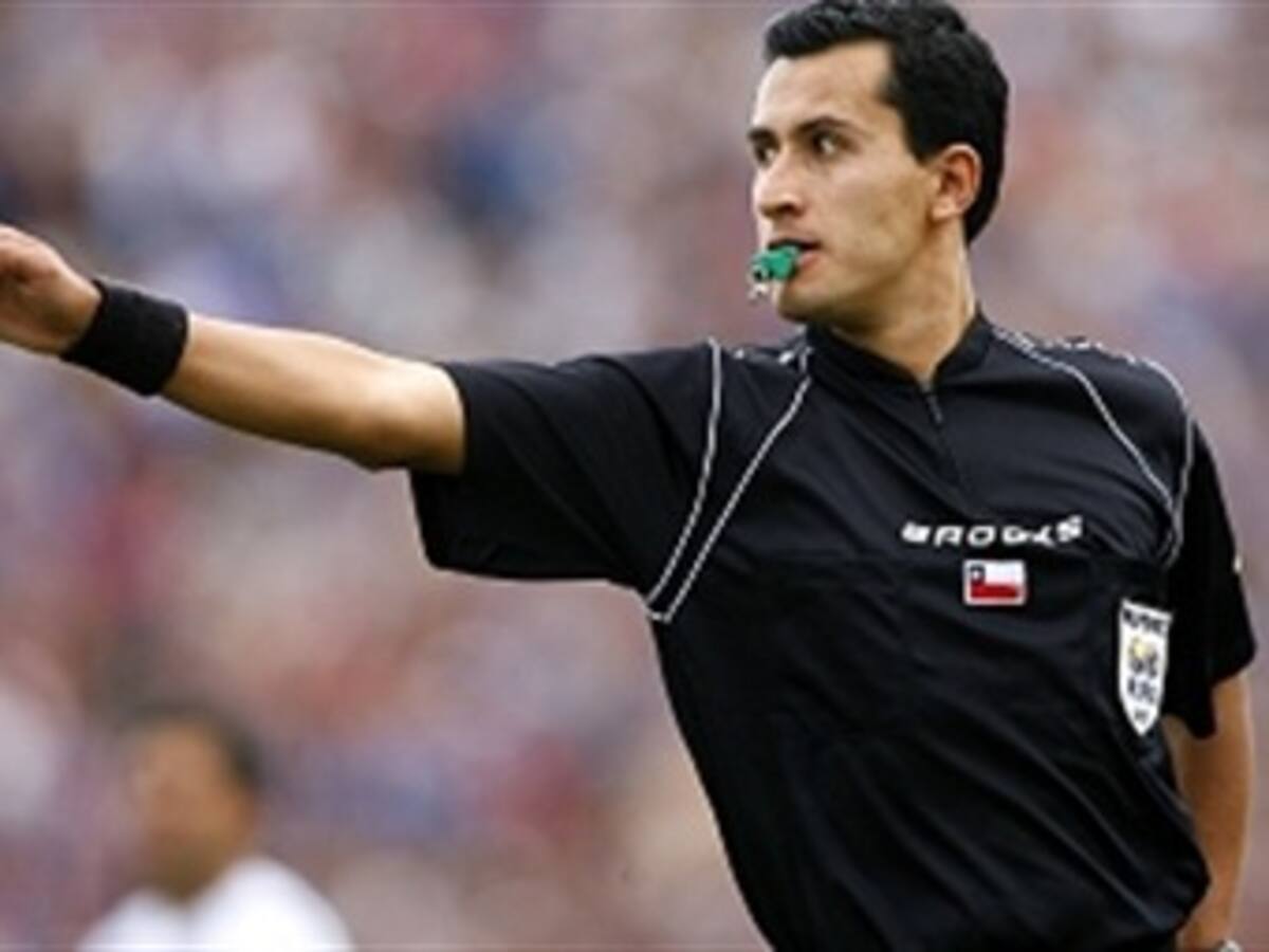 El chileno Enrique Osses pitará el partido Colombia-Costa Rica