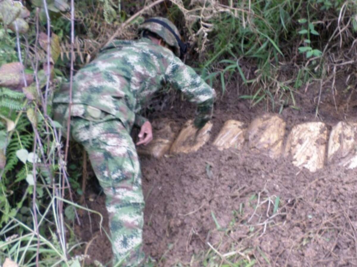 Descubren caleta con explosivos al parecer de las Farc en el Huila