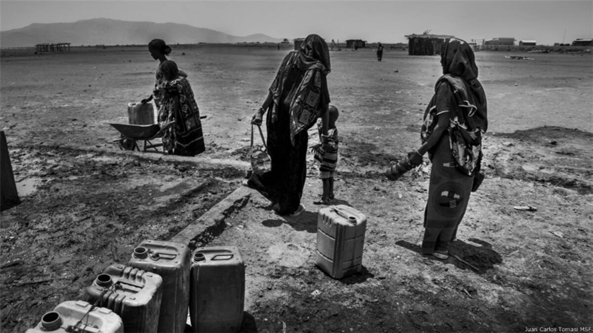 Las chozas de los afar se llaman "ari". Son precarias pero resisen tormentas de arena y temperaturas extremas. La mayoría de las veces son el único espacio de sombra en muchos kilómetros.