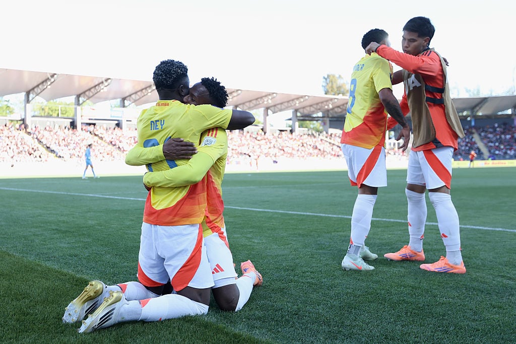 Néiser Villarreal celebra uno de sus tres goles ante España. (Photo by Ricardo Moreira - FIFA/FIFA via Getty Images)