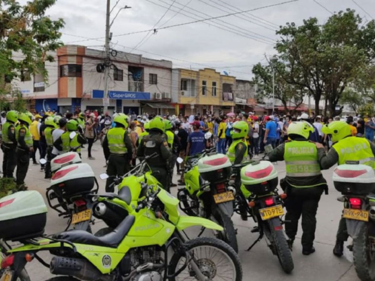 24 jóvenes retenidos a las afueras del Estadio Metropolitano