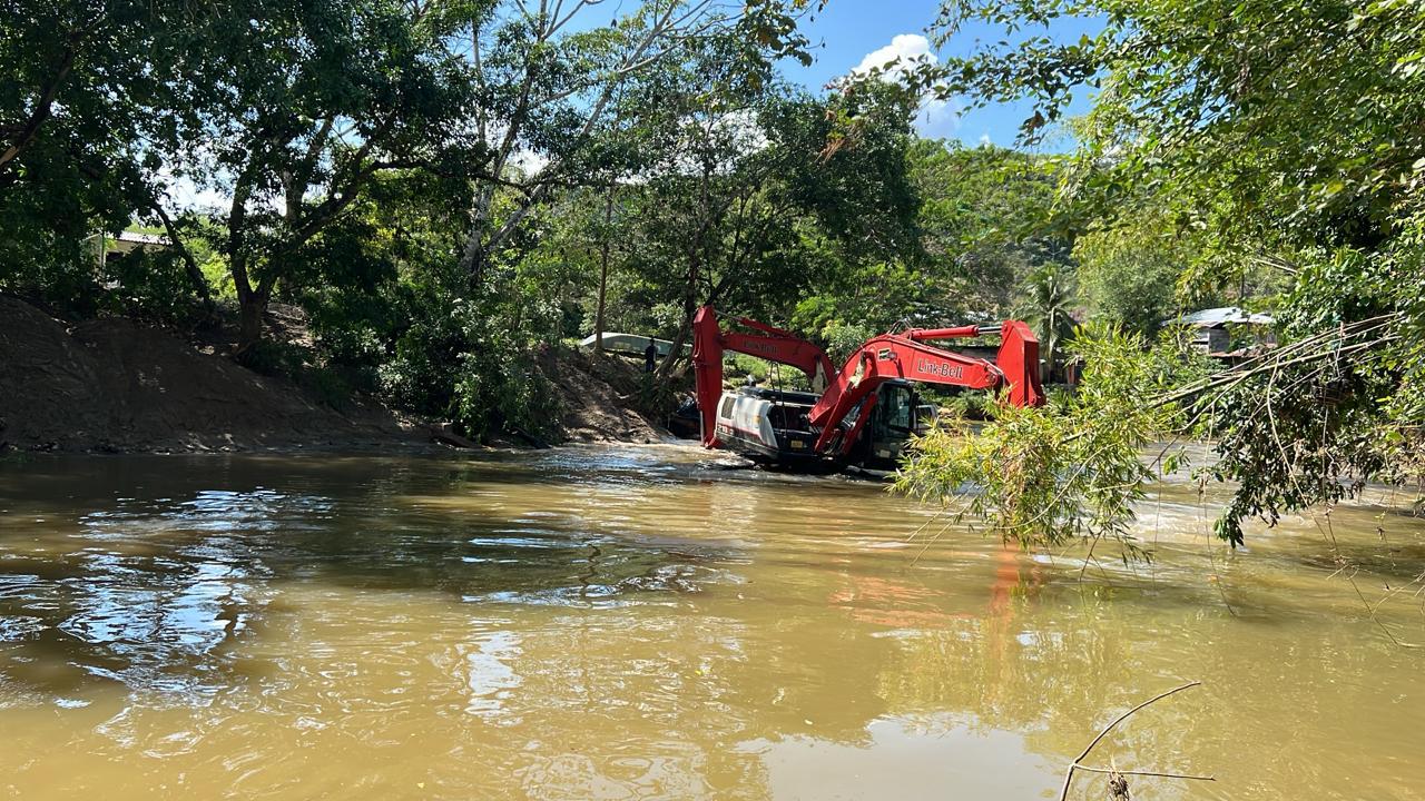 Gobernación ejecuta obras para proteger a Montecristo de deslizamientos e inundaciones