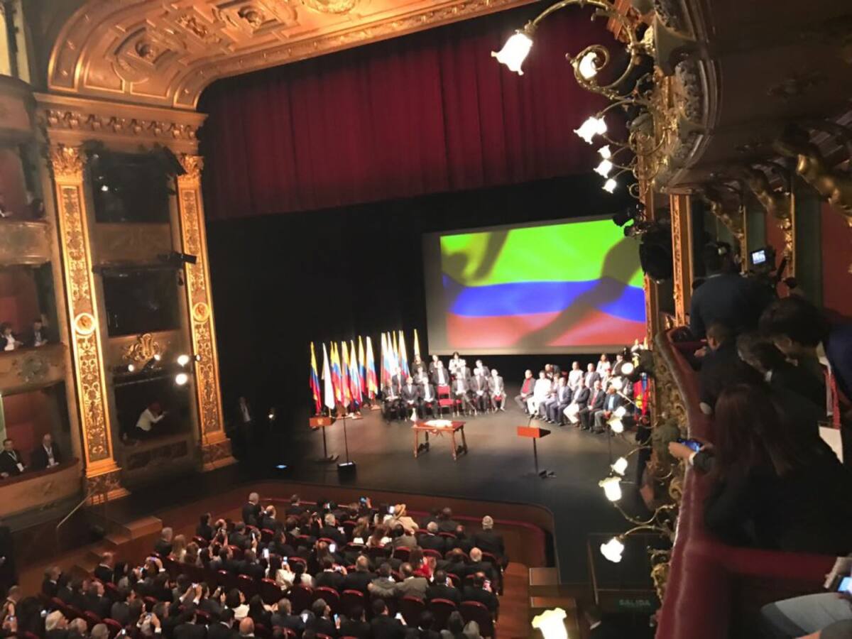 La ceremonia comenzará con el himno nacional, interpretado por la cantante Cecilia Silva Caraballo, del grupo cartagenero Tambores del Cabildo, y acto seguido se dará la firma.