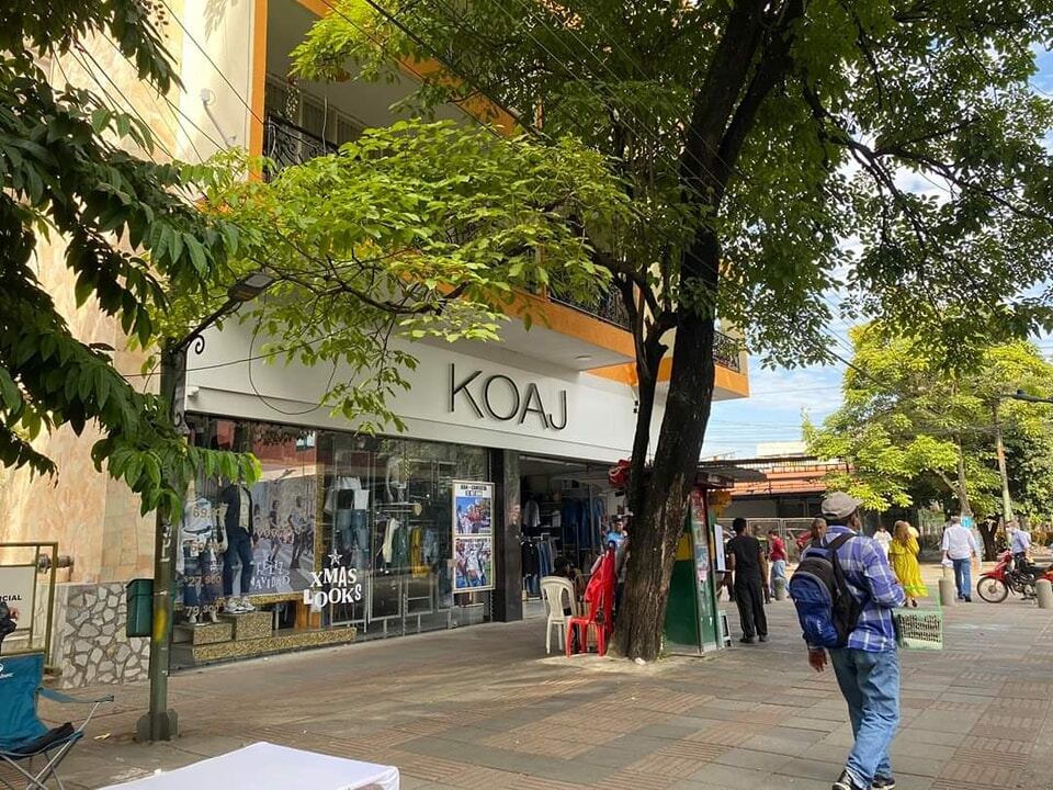 Actualmente se revisan cámaras de seguridad en la zona, para poder hallar pista alguna de los autores del hecho de inseguridad.