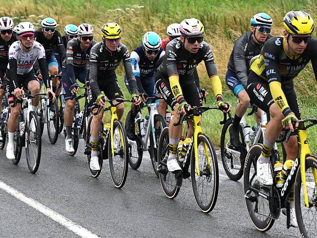 Santiago Buitrago en el pelotón de la etapa 2 del Tour de Francia / Getty Images