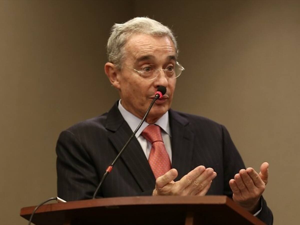 Corte compulsa copias para que se investigue al expresidente Álvaro Uribe