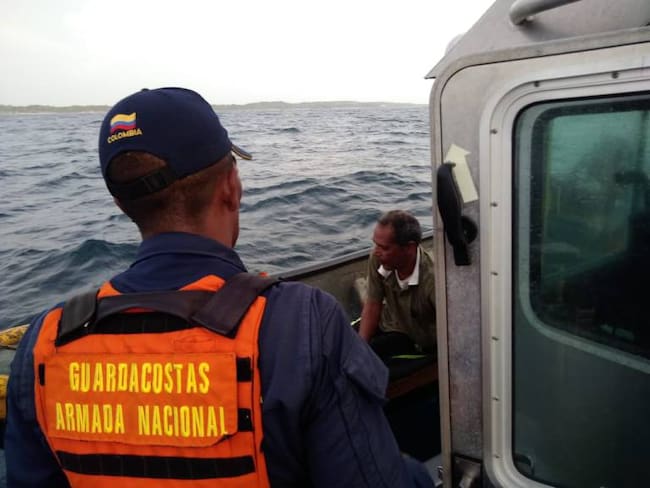 Armada Nacional busca a dos náufragos en aguas de las Islas del Rosario