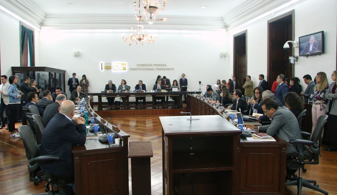 La reforma política fue aprobada en primer debate por la Comisión Primera del Senado.