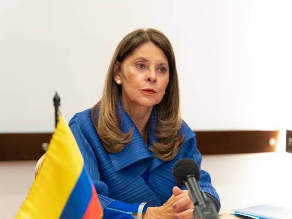Colombia se ofrece como mediador para poner fin a conflicto entre Rusia y Ucrania