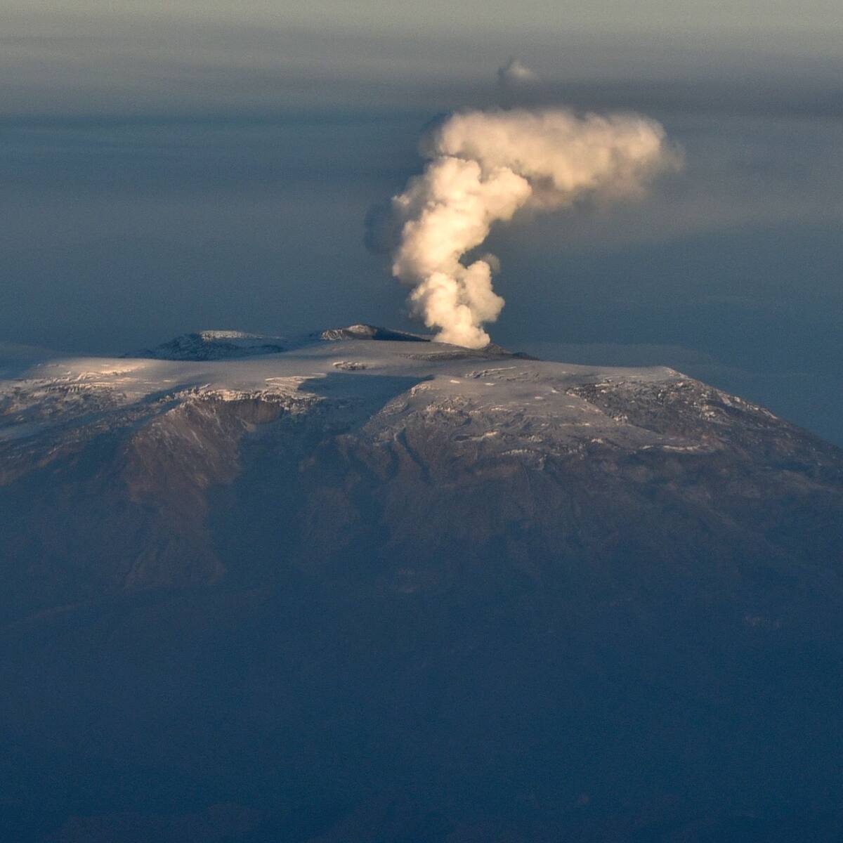Volcán Nevado del Ruiz EN VIVO: anomalías térmicas y emisión de ceniza