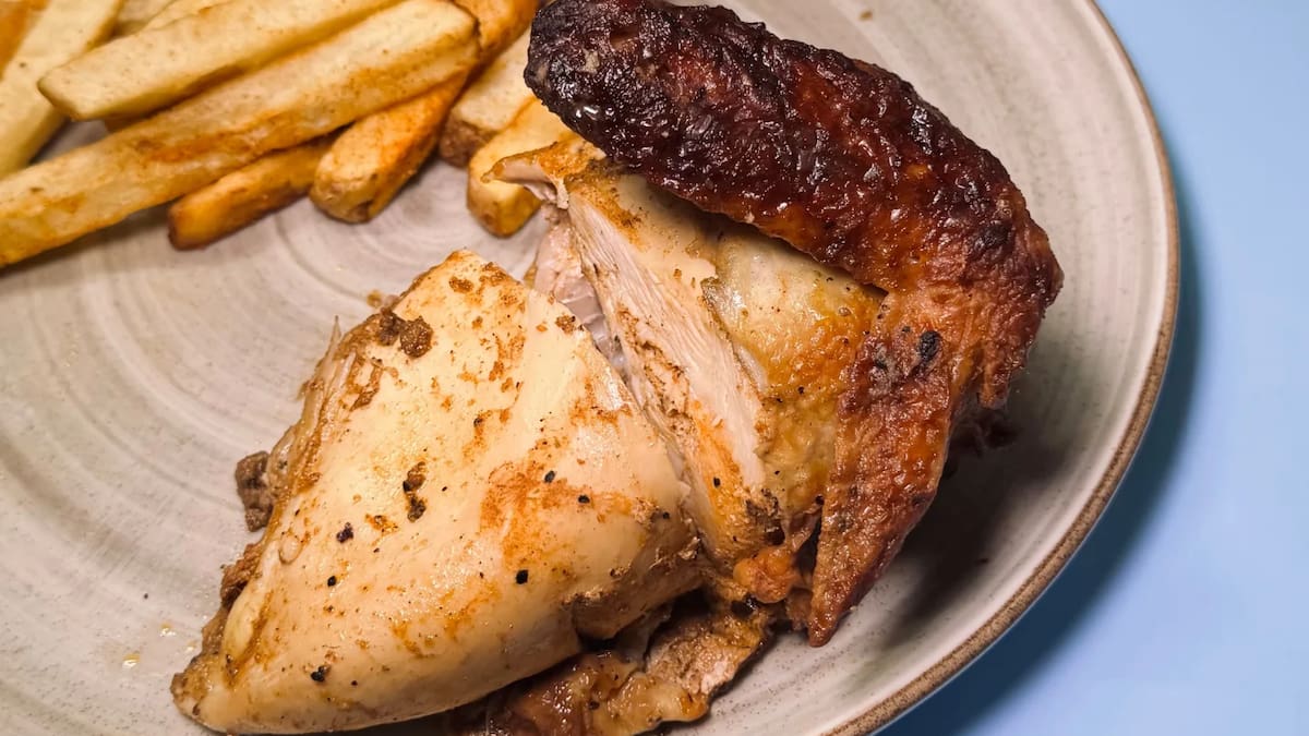 La Suerte: el restaurante que conquista paladares con su pollo en caja china