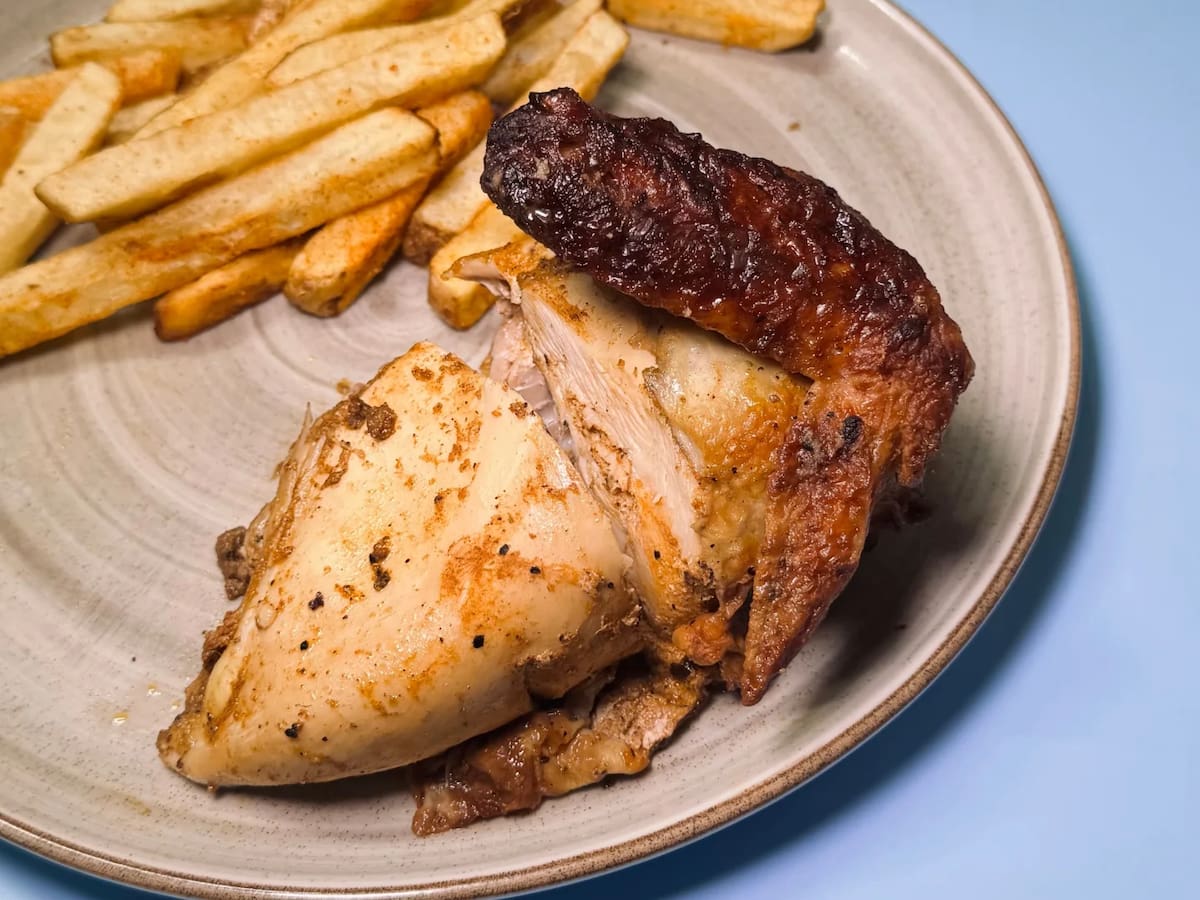 La Suerte: el restaurante que conquista paladares con su pollo en caja china