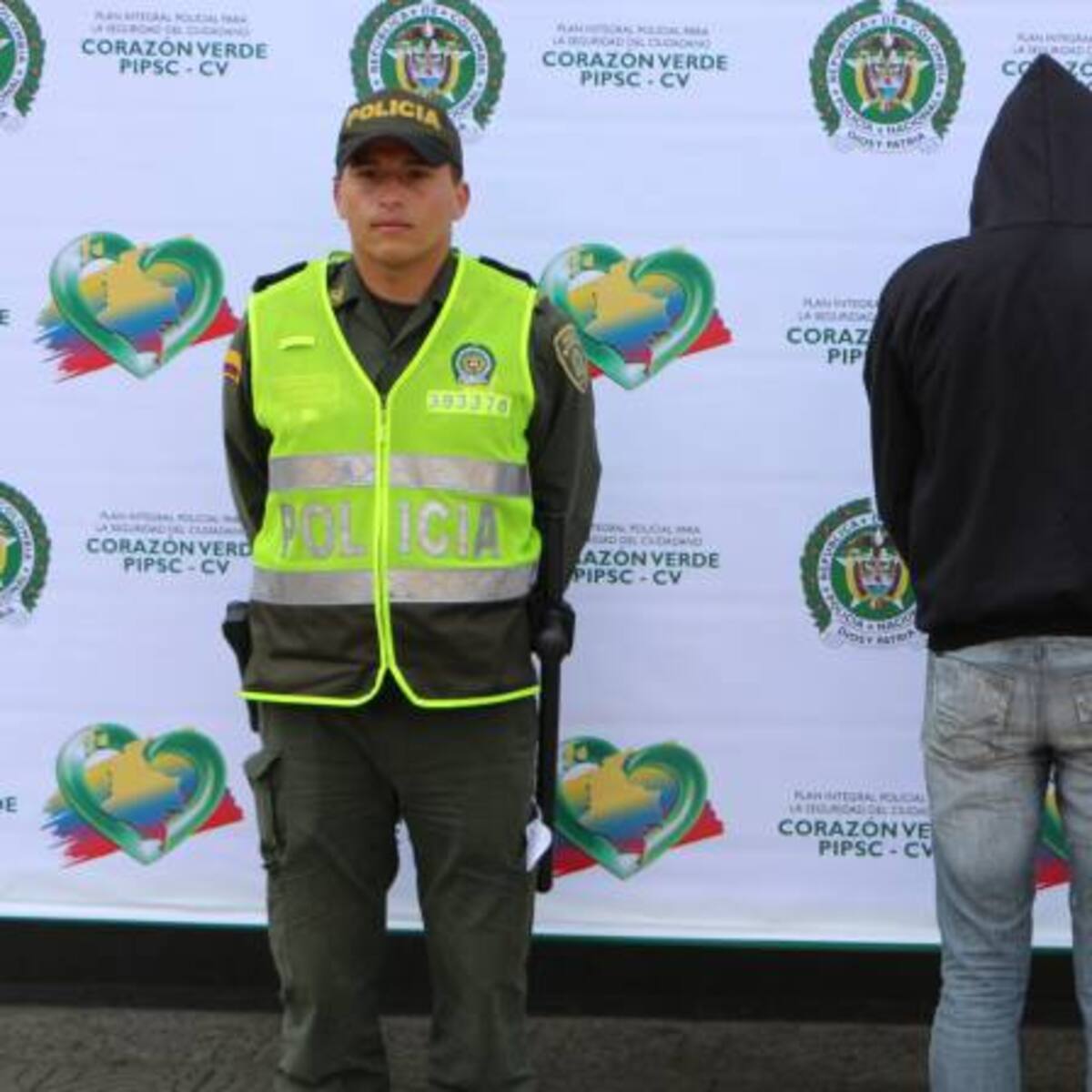 Menor de edad señala al compañero de trabajo de su mamá de acoso sexual