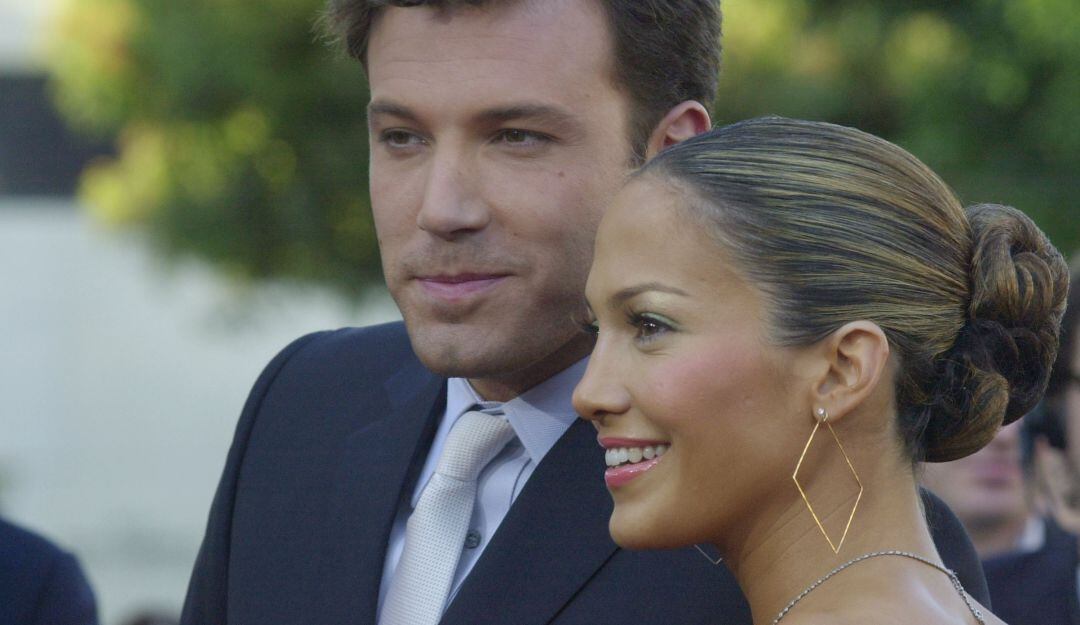 Un gran beso en una cena fue la muestra para muchos confirmaran el regreso de la pareja hollywoodense.